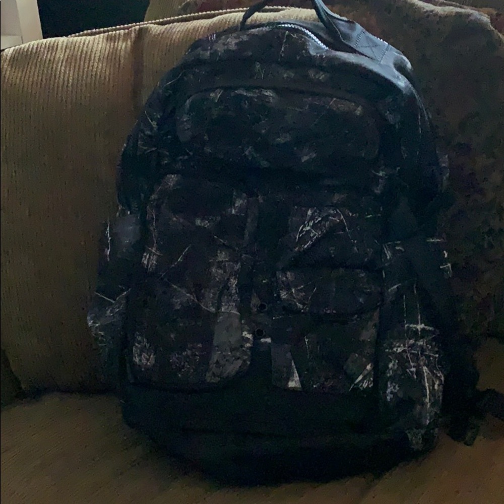 Lululemon cruiser backpack black and white
